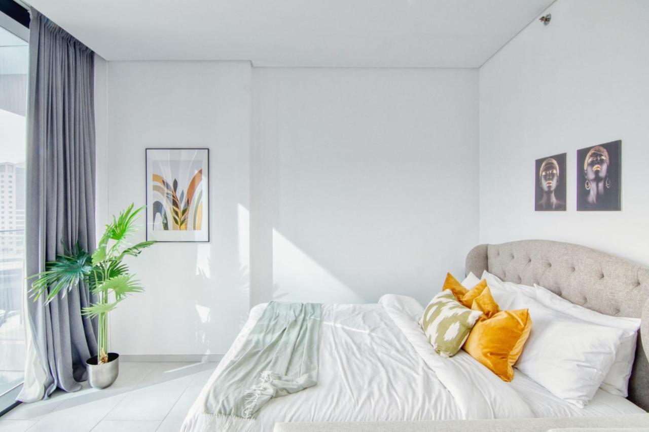 Luxury Studios With Burj Khalifa Or Canal View In Downtown - Marquise Square Tower Дубай Екстериор снимка
