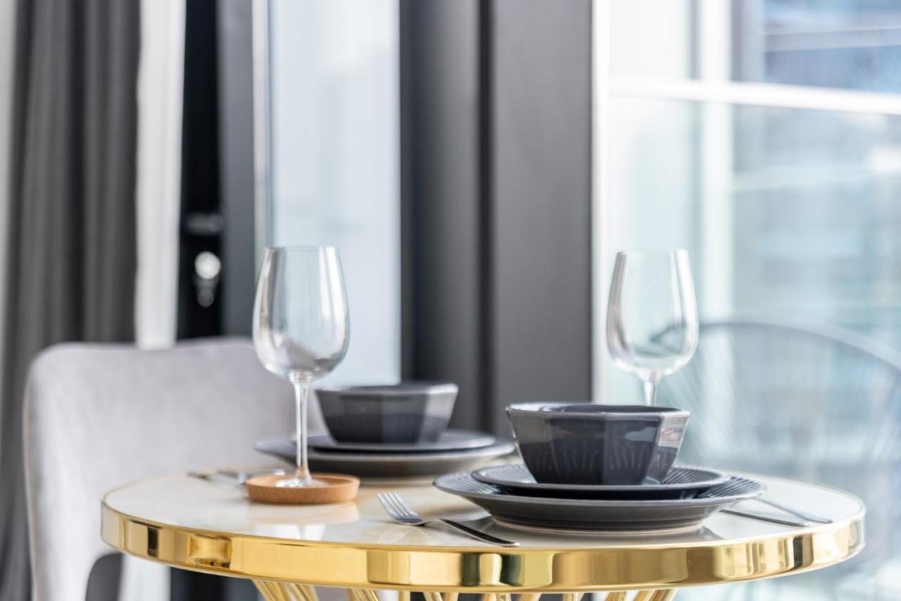 Luxury Studios With Burj Khalifa Or Canal View In Downtown - Marquise Square Tower Дубай Екстериор снимка
