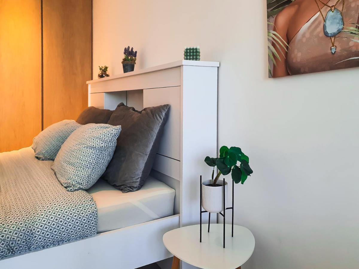 Luxury Studios With Burj Khalifa Or Canal View In Downtown - Marquise Square Tower Дубай Екстериор снимка