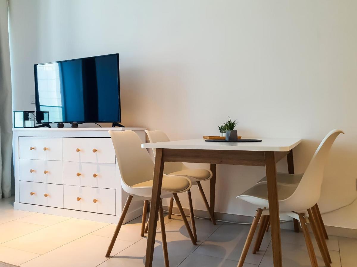 Luxury Studios With Burj Khalifa Or Canal View In Downtown - Marquise Square Tower Дубай Екстериор снимка