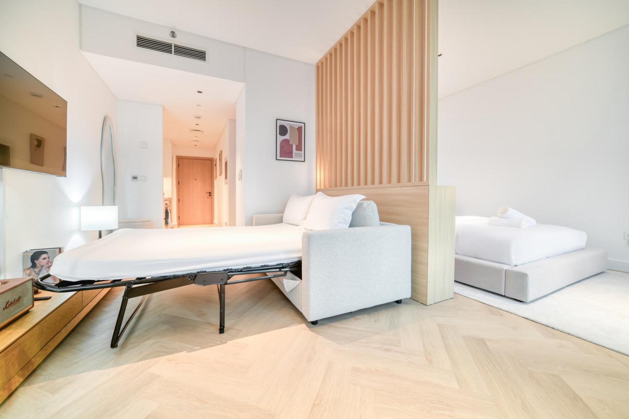 Luxury Studios With Burj Khalifa Or Canal View In Downtown - Marquise Square Tower Дубай Екстериор снимка