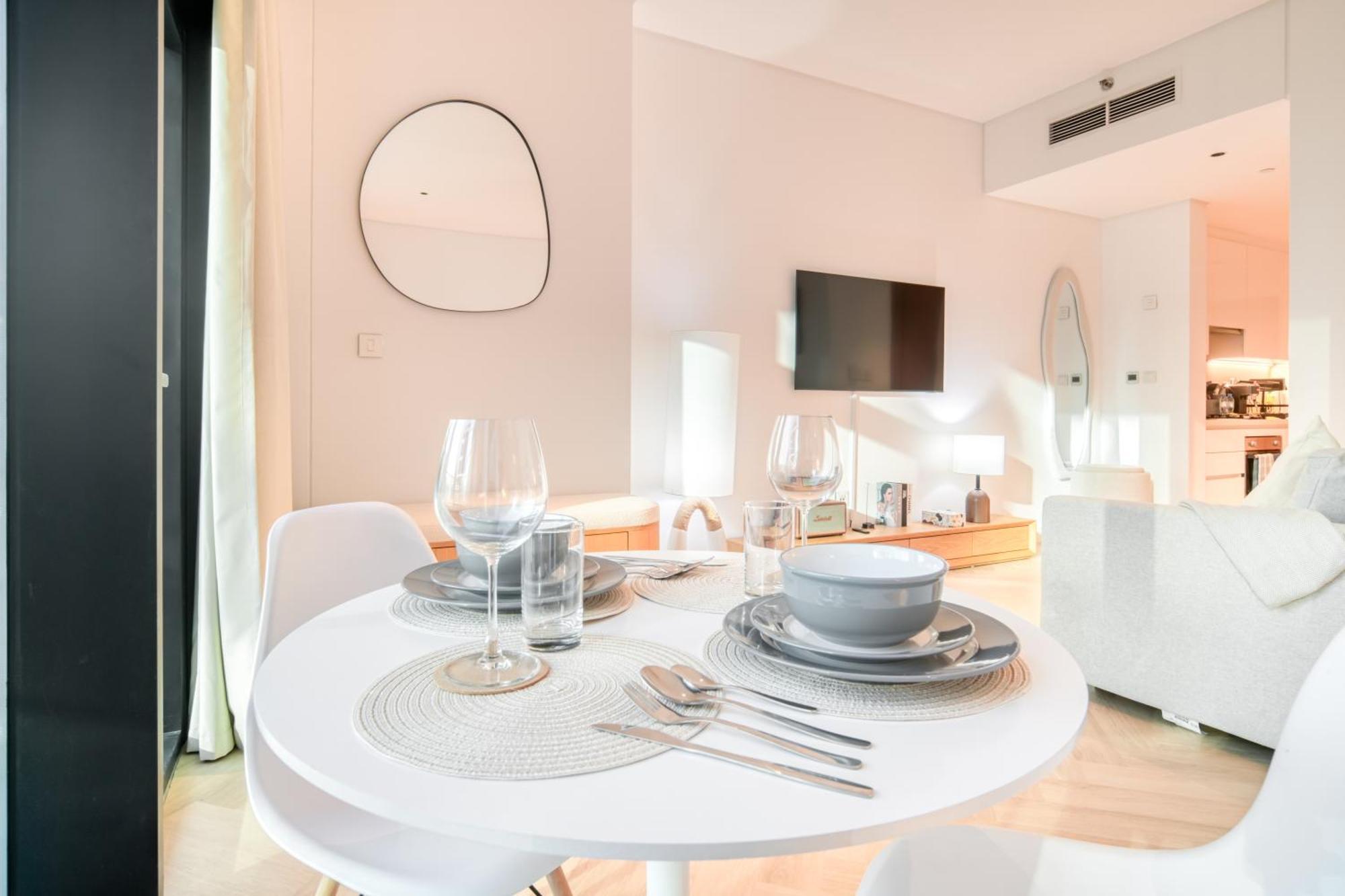 Luxury Studios With Burj Khalifa Or Canal View In Downtown - Marquise Square Tower Дубай Екстериор снимка