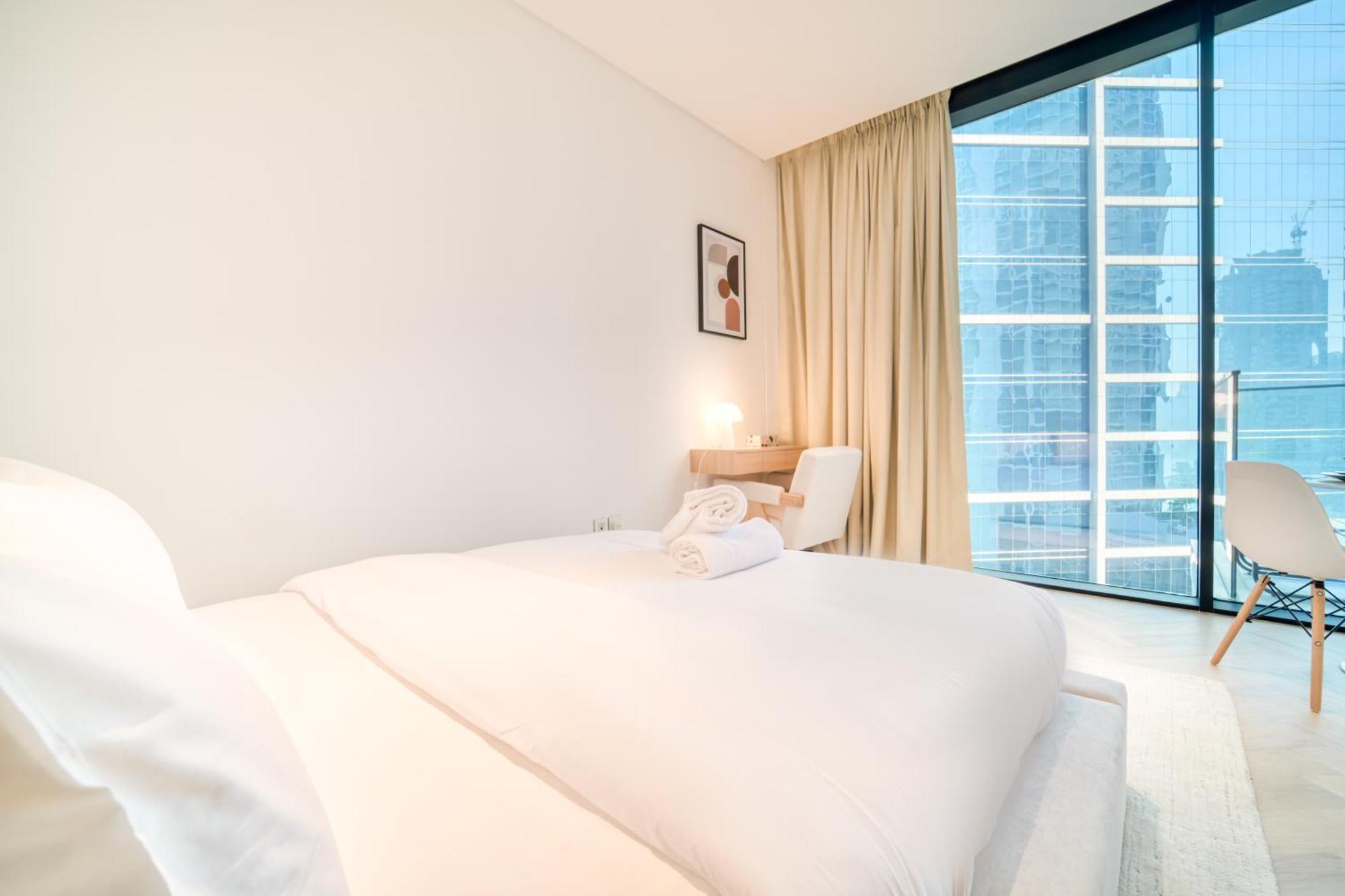 Luxury Studios With Burj Khalifa Or Canal View In Downtown - Marquise Square Tower Дубай Екстериор снимка