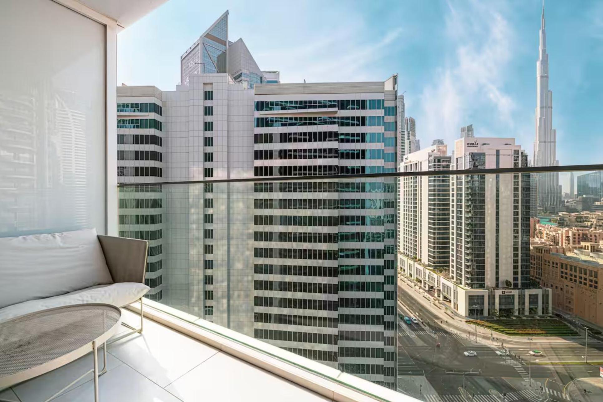 Luxury Studios With Burj Khalifa Or Canal View In Downtown - Marquise Square Tower Дубай Стая снимка